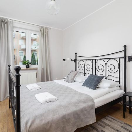 Pleasant Apartment With Terrace Cracow By Noclegi Renters كراكوفيا المظهر الخارجي الصورة