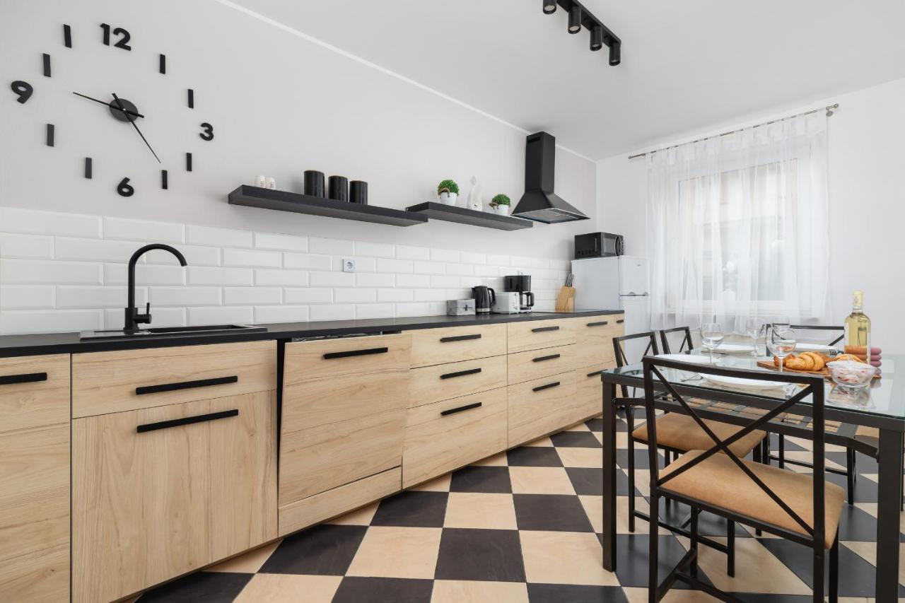 Pleasant Apartment With Terrace Cracow By Noclegi Renters كراكوفيا المظهر الخارجي الصورة