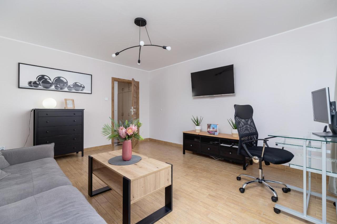 Pleasant Apartment With Terrace Cracow By Noclegi Renters كراكوفيا المظهر الخارجي الصورة