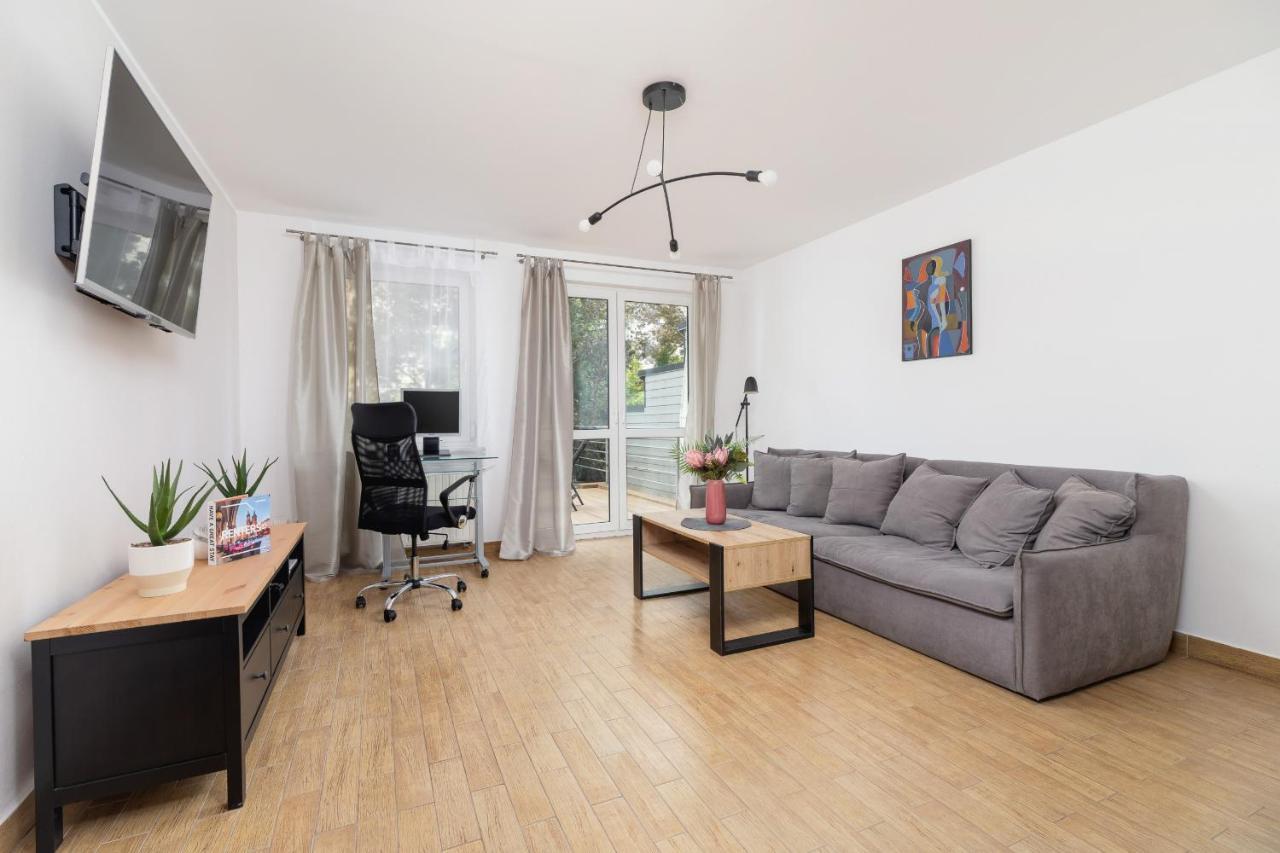 Pleasant Apartment With Terrace Cracow By Noclegi Renters كراكوفيا المظهر الخارجي الصورة