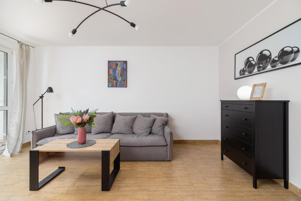Pleasant Apartment With Terrace Cracow By Noclegi Renters كراكوفيا المظهر الخارجي الصورة