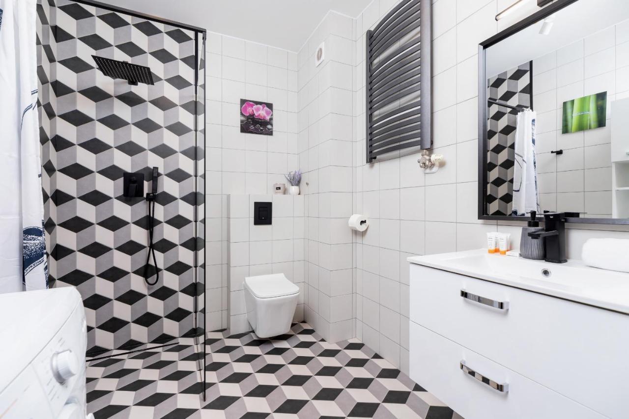 Pleasant Apartment With Terrace Cracow By Noclegi Renters كراكوفيا المظهر الخارجي الصورة
