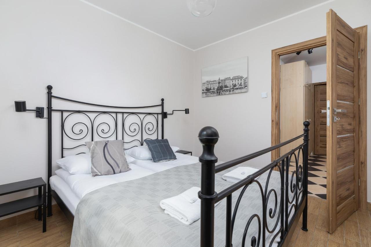 Pleasant Apartment With Terrace Cracow By Noclegi Renters كراكوفيا المظهر الخارجي الصورة
