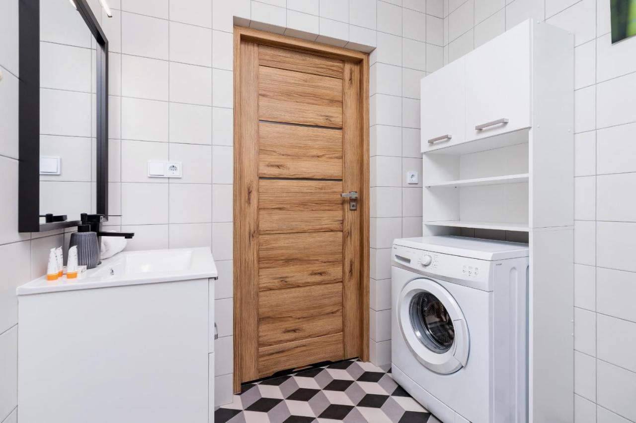 Pleasant Apartment With Terrace Cracow By Noclegi Renters كراكوفيا المظهر الخارجي الصورة
